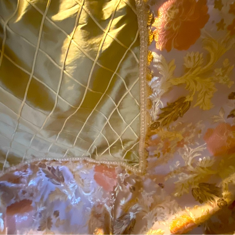 Bedding in golds, and salmons. Queen/ King duvet. Decorative pillows